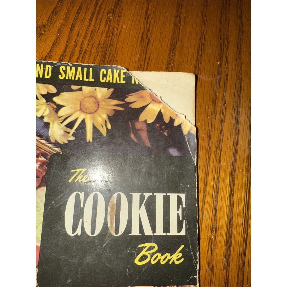 1949 Culinary Arts Institute 250 Cookies‎ and Small Cake Recipes Cookbook - Picture 2 of 6